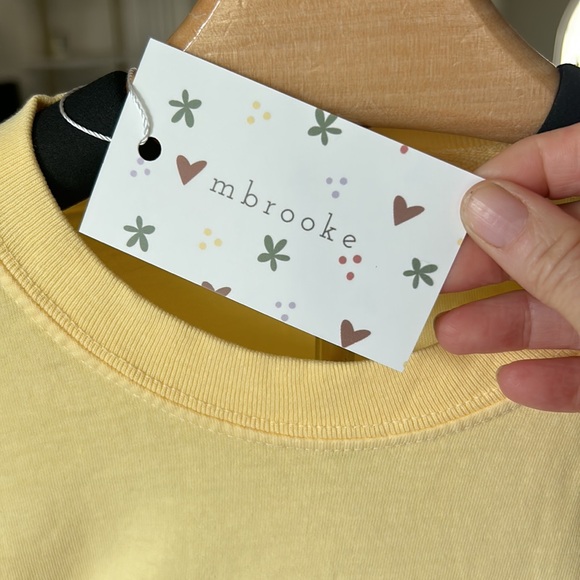 Last one! Super sweet embroiderd t shirt - Picture 6 of 6